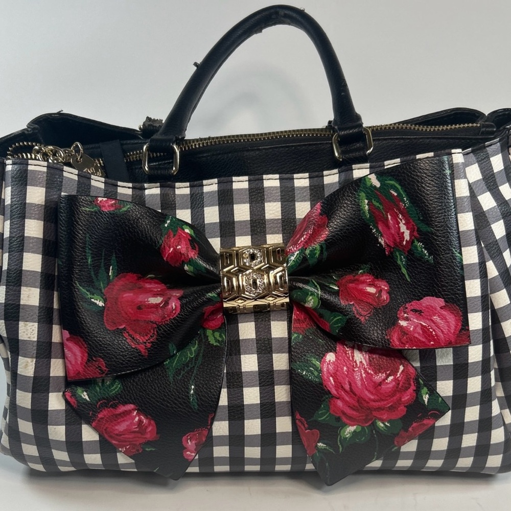 🚨 SOLD 🚨 Betsey Johnson Black and White Gingham Style Bow Purse